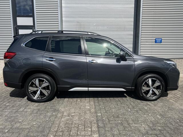 Subaru FORESTER 2.0i e-BOXER First Edition Automaat | Apple Carplay & Android Auto | Bruin Lederen Interieur | Elek. Schuif/Kantel Dak | Verwarmde Achterbank