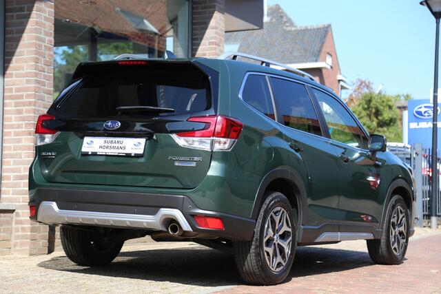 Subaru FORESTER 2.0i e-BOXER Luxury Navi Camera ACC LED