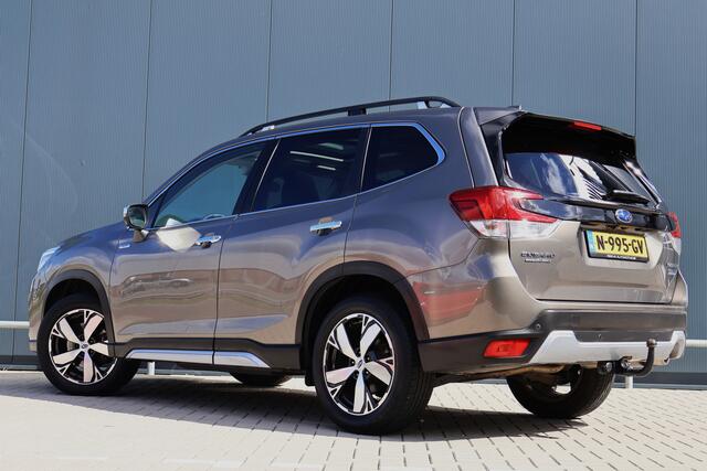 Subaru FORESTER 2.0i e-BOXER Premium 4WD | Trekhaak | Leer | Panoramadak | Adapt. Cruise | Camera | Sideview | Stoelverwarming voor + achter | Apple Carplay / Android Auto