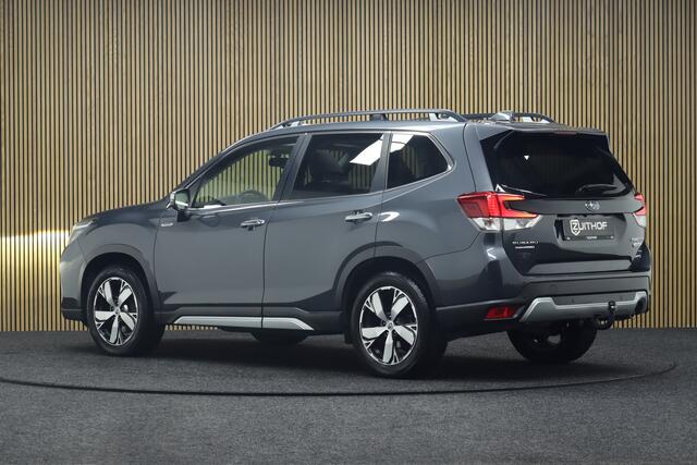 Subaru FORESTER 2.0i e-BOXER First Edition AWD | Afneembare Trekhaak | Elek. Glazen Panoramadak | Adaptive-cruise | Camera | Clima | Apple Carplay & Android Auto | Bruin Leder | Keyless | Navigatie | Dodehoekdetectie