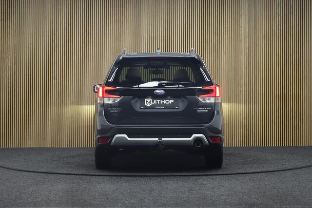 Subaru FORESTER 2.0i e-BOXER First Edition AWD | Afneembare Trekhaak | Elek. Glazen Panoramadak | Adaptive-cruise | Camera | Clima | Apple Carplay & Android Auto | Bruin Leder | Keyless | Navigatie | Dodehoekdetectie