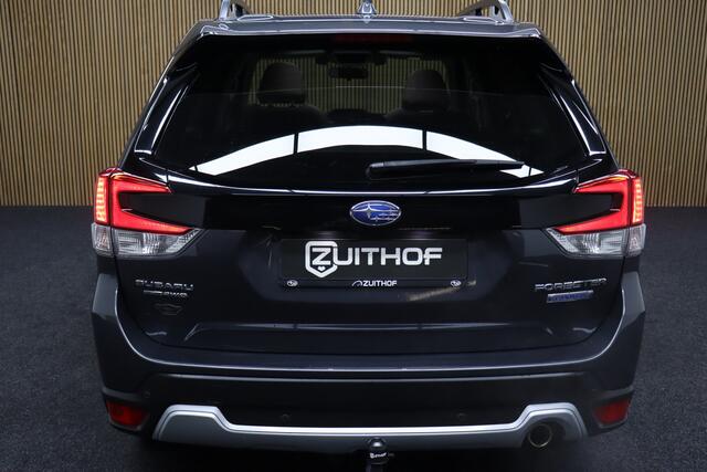 Subaru FORESTER 2.0i e-BOXER First Edition AWD | Afneembare Trekhaak | Elek. Glazen Panoramadak | Adaptive-cruise | Camera | Clima | Apple Carplay & Android Auto | Bruin Leder | Keyless | Navigatie | Dodehoekdetectie