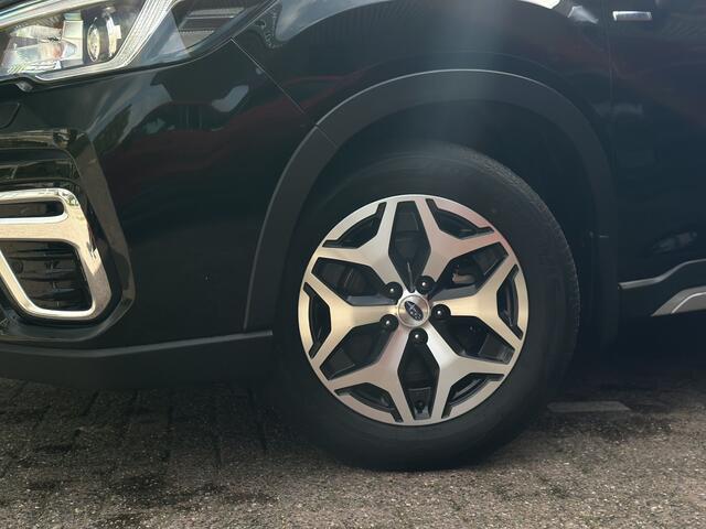 Subaru FORESTER 2.0i e-BOXER Comfort Automaat/Trekhaak/Parkeerhulp/Navi/Camera