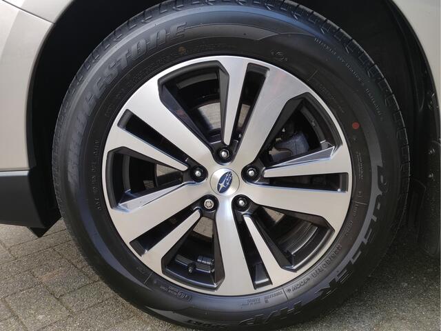 Subaru OUTBACK 2.5i Premium Afn.trekhaak - Incl LM. winterwielen - Leder - schuif/Kanteldak - NL auto