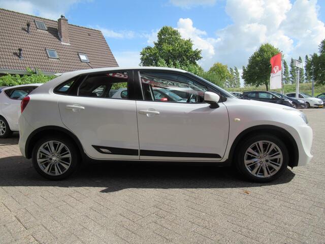 Suzuki BALENO Automaat 1.2 Exclusive | Airco | Cruise control | Parkeersensoren | Incl. Garantie | Stoelverwarming | Lichtmetalen velgen |