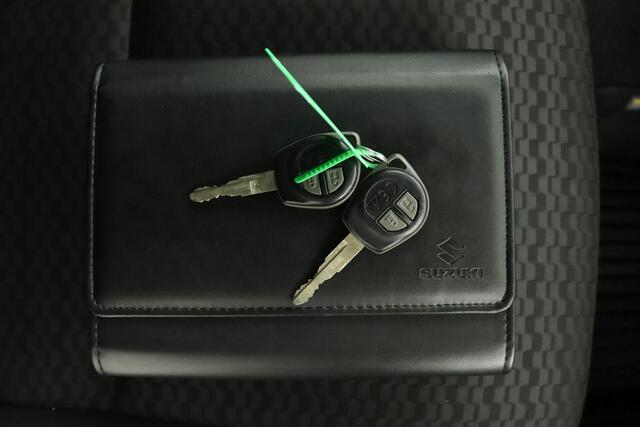 Suzuki JIMNY 1.5 Stijl | 4 persoons | Climate control | Cruise control | Navigatie | Stoelverwarming | Trekhaak |