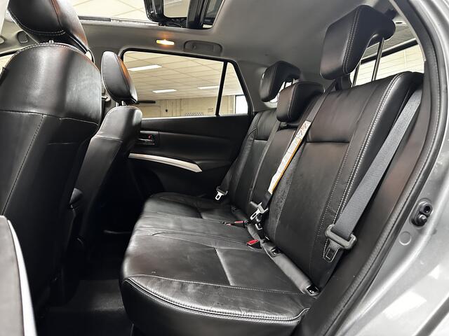 Suzuki S-Cross 1.0 Boosterjet High Executive/ Trekhaak/ Panorama-Dak/ Camera/ Apple + Android/ Leder/ Adaptive Cruise/ LED Koplampen/ Keyless/ Extra getint glas/ PDC V+A/ Navi/ Stoelverw./ Bluetooth/ Multi. LEDER. Stuur.