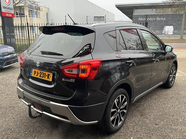 Suzuki S-Cross 1.0 Boosterjet Rhino // CAMERA // CLIMA // CRUISE // NAVI // TREKHAAK // APPLE CARPLAY - ANDROID AUTO // STOELVERWARMING //