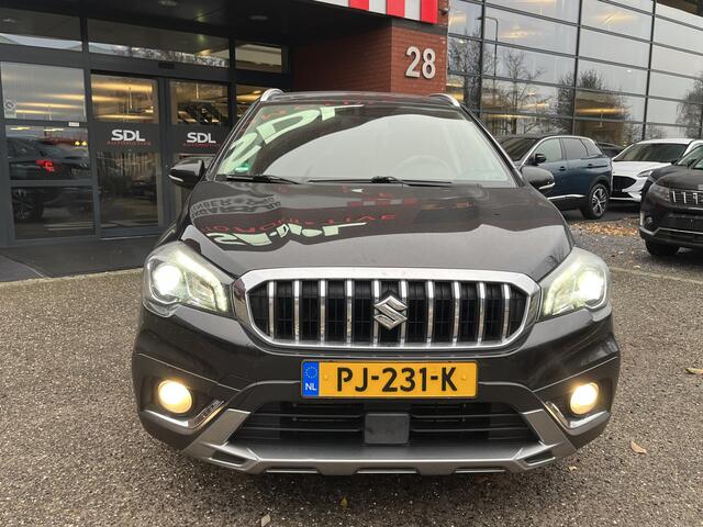 Suzuki S-Cross 1.0 Boosterjet Rhino // CAMERA // CLIMA // CRUISE // NAVI // TREKHAAK // APPLE CARPLAY - ANDROID AUTO // STOELVERWARMING //