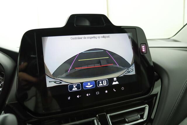 Suzuki S-Cross 60 Years edition | Climate control | Cruise control adaptive | middenconsole - accent zwart | Oranje Stiksels | Zwarte deurgrepen | Zwarte Lichtmetalen Velgen| Apple carplay, Android auto |