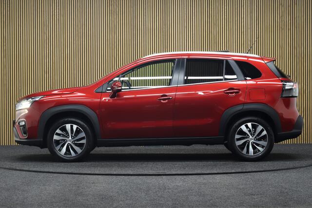 Suzuki S-Cross 1.4 Boosterjet Automaat Style Hybrid | ¤ 3.700,- Demo Voordeel! | Panoramadak | Adaptive-cruise | 360° Camera | Clima | Parkeerhulp | Navigatie | Apple Carplay & Android Auto | Keyless | Dodehoekdetectie