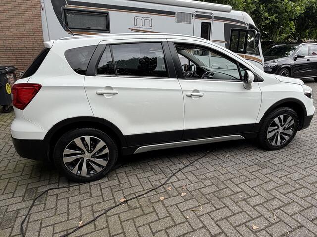 Suzuki S-Cross 1.4 Boosterjet Style Smart Hybrid appele carplay Navi .climaat contr .pano dak. Camera. pdc . AUTOMAAT ! pech hulp garantie tot 114000km of 12-2026 trek gewicht 1500 kg