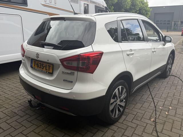 Suzuki S-Cross 1.4 Boosterjet Style Smart Hybrid appele carplay Navi .climaat contr .pano dak. Camera. pdc . AUTOMAAT ! pech hulp garantie tot 114000km of 12-2026 trek gewicht 1500 kg