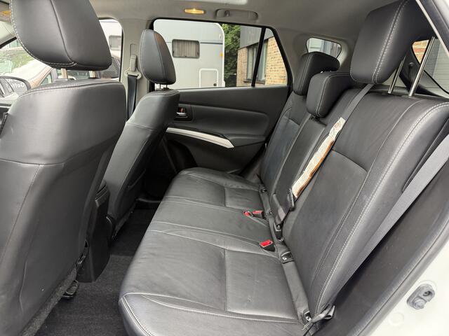 Suzuki S-Cross 1.4 Boosterjet Style Smart Hybrid appele carplay Navi .climaat contr .pano dak. Camera. pdc . AUTOMAAT ! pech hulp garantie tot 114000km of 12-2026 trek gewicht 1500 kg