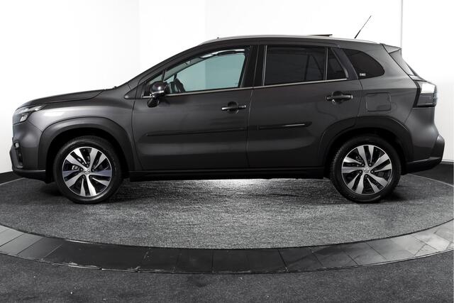 Suzuki S-Cross 1.5 Hybrid Style Orig. NL | S/K-Panodak | Adapt. Cruise | Stoelverw. | 360 Camera | PDC | NAV+App. Connect | Afn. Trekhaak | ECC | LM 17" |