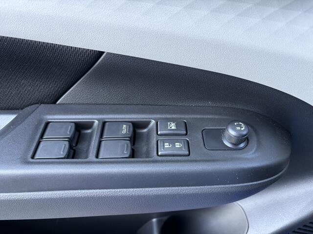Suzuki SWIFT 1.2 Select Smart Hybrid Automaat | Stoelverwarming | Navigatie | 16" Lichtmetalen velgen | Keyless