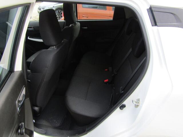 Suzuki SWIFT 1.2 SELECT SMART HYBRID CVT Dodehoeksensoren | Adaptive Cruise | Stoelverwarming