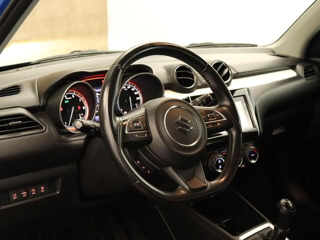 Suzuki SWIFT 1.2 Style Smart Hybrid - ORIGINEEL NEDERLANDSE AUTO - CRUISE CONTROL - APPLE CARPLAY/ANDROID AUTO - CLIMATE CONTROL - EXTRA GETINT GLAS - LICHTMETALEN VELGEN 16 INCH - LED KOPLAMPEN - STOELVERWARMING VOORZIJDE