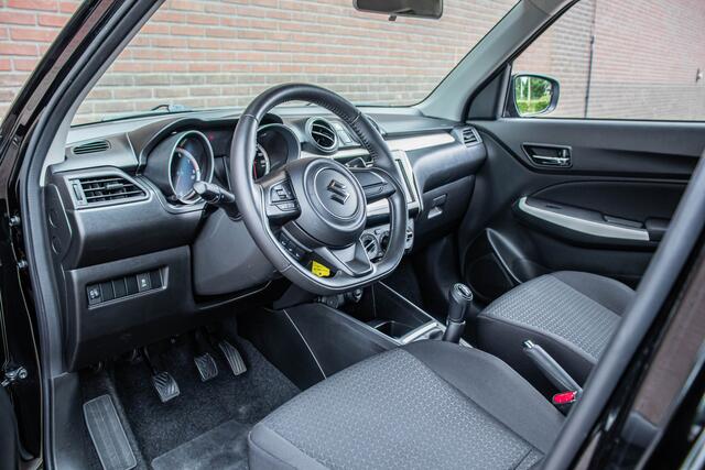 Suzuki SWIFT 1.0 Boosterjet Select, 1e eigenaar, Sport-Line, Carplay, Stoelverwarming, Camera, Navigatie, DAB+, Airco.