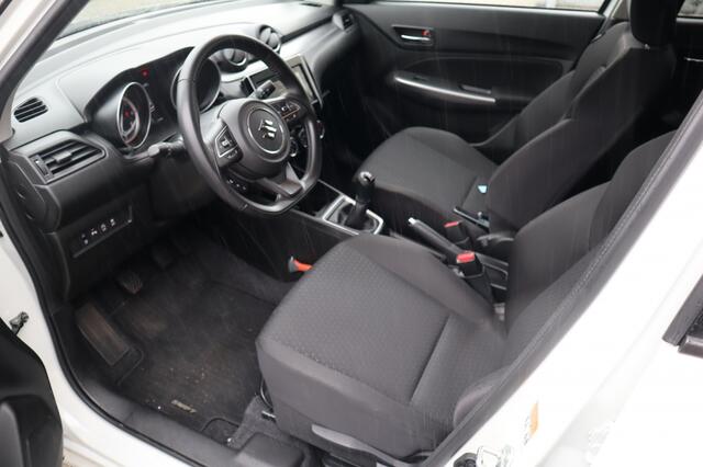 Suzuki SWIFT 1.2 Style Hybrid AdaptiveCruise/Keyless/Trekhaak/AllSeasons