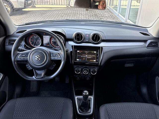 Suzuki SWIFT 1.2 Style Smart Hybrid **NAVIGATIE/ DODEHOEK DETECTIE/ STOELVERWARMING/ 36 MAANDEN GARANTIE