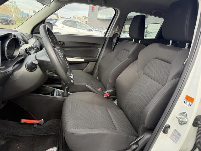 Suzuki SWIFT 1.2 Stijl Smart Hybrid **NAVIGATIE/ STOELVERWARMING/ KEYLESS/ ADAPTIEF CRUISE CONTROL/ 36 MAANDEN GARANTIE**