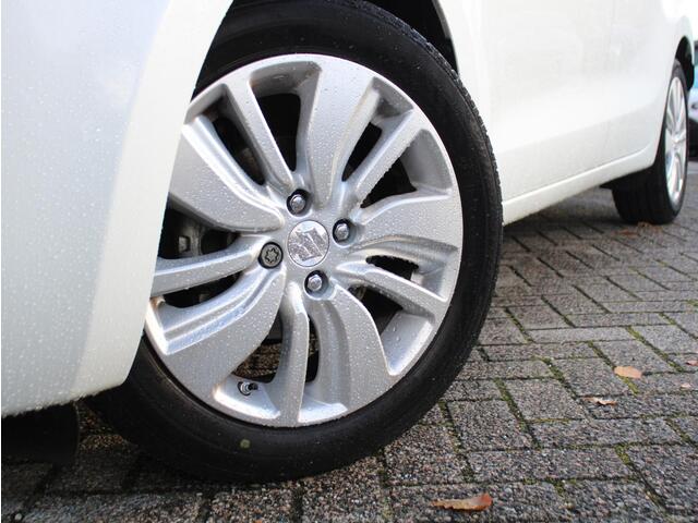 Suzuki SWIFT 1.2 Select Smart Hybrid Achteruitrijcamera, Stoelverwarming, DAB Radio, Apple Carplay/Android Auto