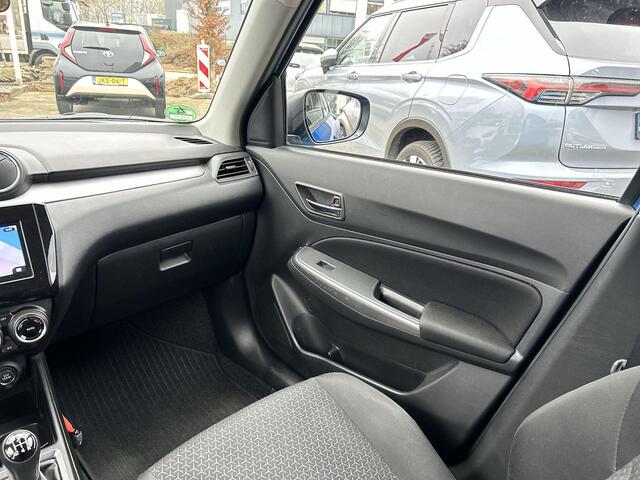 Suzuki SWIFT 1.2 Style Smart Hybrid RIJKLAAR | Navigatie | Climate Control | Cruise Control | Camera | Dubbele Uitlaat