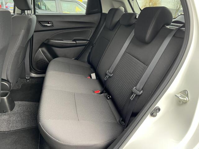 Suzuki SWIFT 1.2 Stijl Smart Hybrid | Trekhaak | Climate Control | Adaptieve Cruise Control | Apple Carplay & Android Auto | Meest Luxe Uitvoering