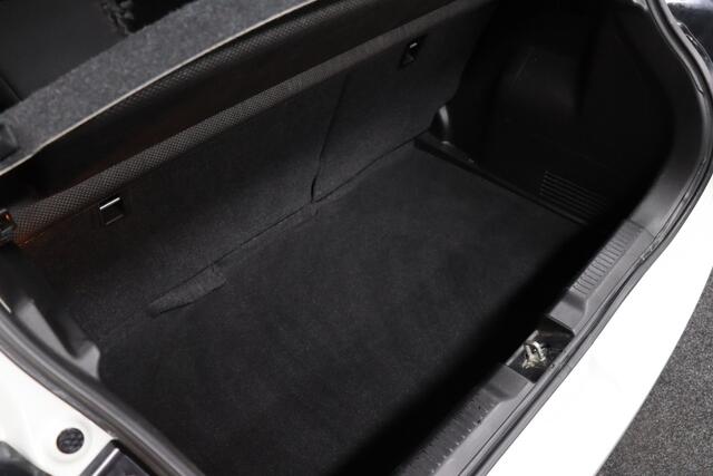 Suzuki SWIFT 1.2 Style | Adaptive-cruise | Camera | Clima | Apple Carplay & Android Auto | Keyless | Navigatie | Stoelverwarming | All-season Banden