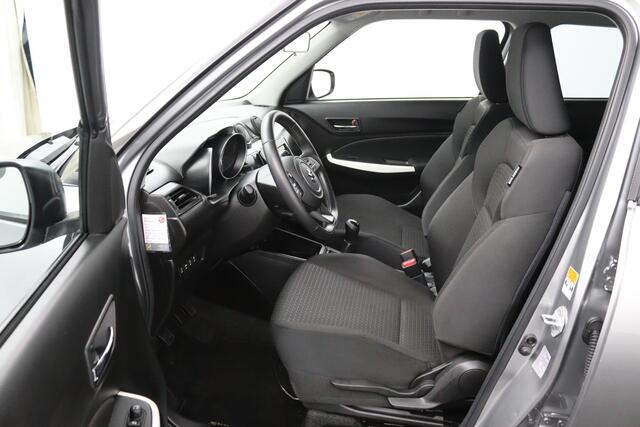 Suzuki SWIFT 1.2 Stijl Smart Hybrid | Trekhaak | Keyless Entry | Cruise control | Stoelverwarming | Navigatie |