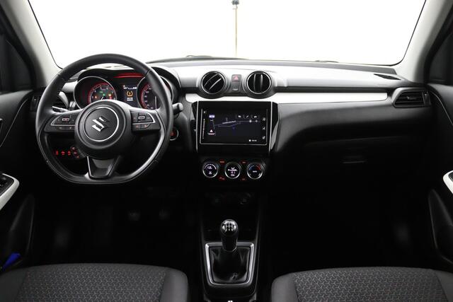 Suzuki SWIFT 1.2 Stijl Smart Hybrid | Trekhaak | Keyless Entry | Cruise control | Stoelverwarming | Navigatie |