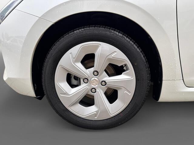 Suzuki SWIFT 1.2 Select Smart Hybrid | Camera | Sensoren | Stoelverwarming | Navigatie | Adap cruise | LM Velgen |