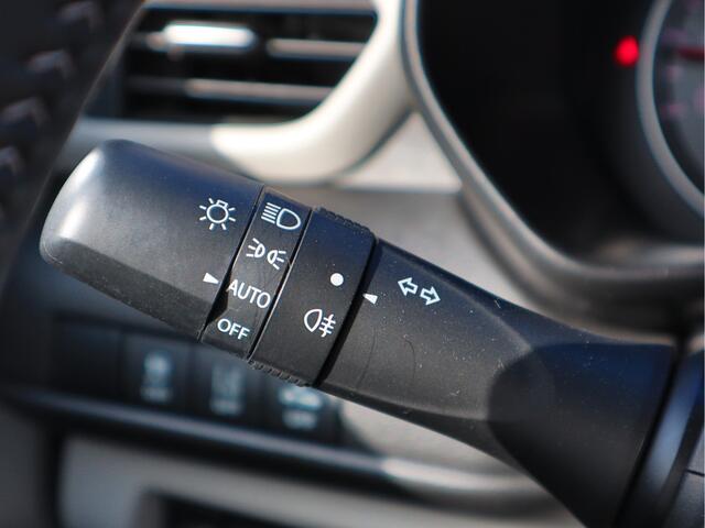 Suzuki SWIFT 1.2 Style Smart Hybrid Navigatie | Climate Control | Stoelverwarming | All-Seasons | 10 jaar Garantie