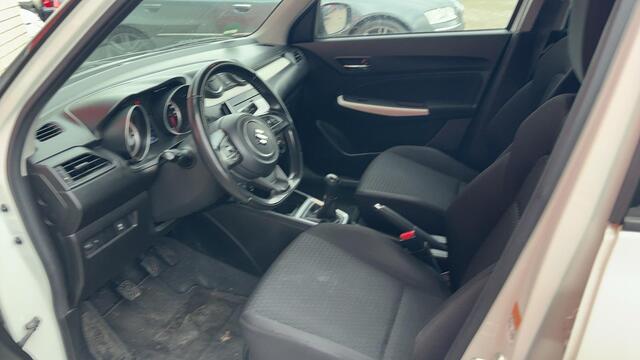 Suzuki SWIFT 1.2 Select TREKHAAK / AIRCO / CAMERA / CARPLAY / STOELVERW / NAVI / BLUETOOTH / NL-AUTO