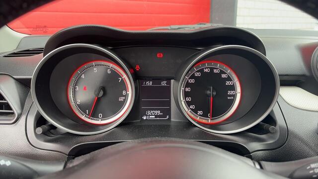 Suzuki SWIFT 1.2 Select TREKHAAK / AIRCO / CAMERA / CARPLAY / STOELVERW / NAVI / BLUETOOTH / NL-AUTO