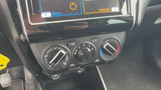 Suzuki SWIFT 1.2 Select TREKHAAK / AIRCO / CAMERA / CARPLAY / STOELVERW / NAVI / BLUETOOTH / NL-AUTO