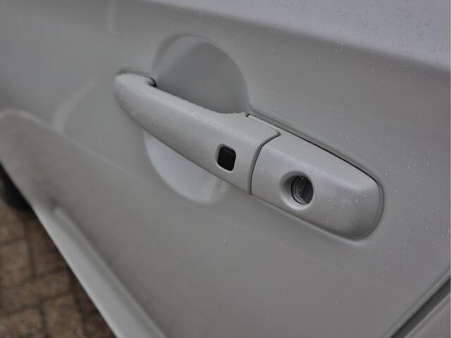 Suzuki SWIFT 1.2 Style Smart Hybrid CVT Automaat 3.012km! | Navigatie | Camera | Stoelverwarming | All seasons | tot 10 jaar garantie!