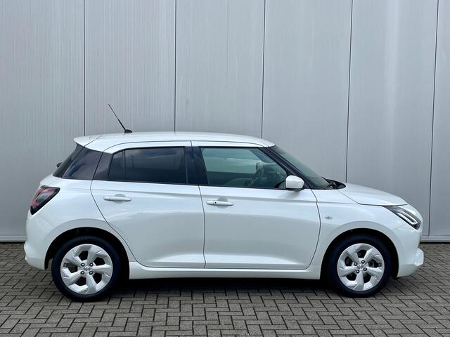Suzuki SWIFT 1.2 Select Smart Hybrid Navigatie, Airco, Adaptive Cruise Control, LED, Keyless Entry, 16"Lm, Achteruitrijcamera