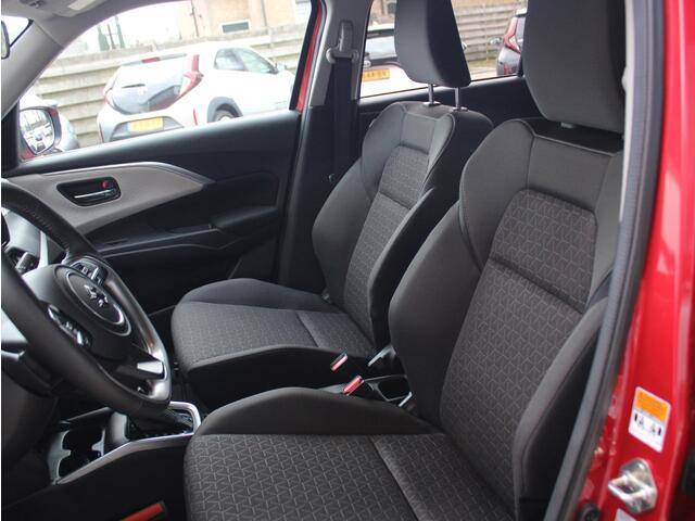 Suzuki SWIFT 1.2 Style Smart Hybrid Navigatie, Cruise Control Adaptief, Climate Control, Trekhaak, Stoelverwarming