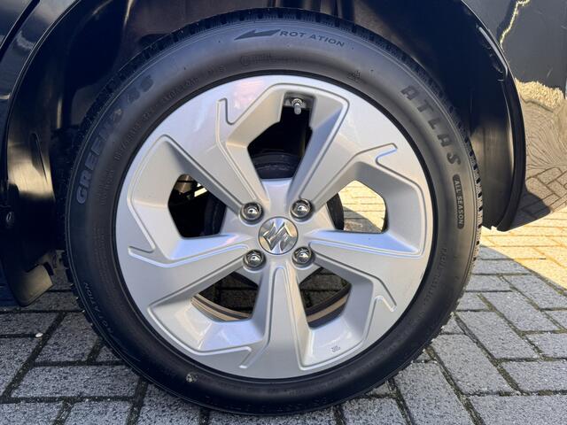 Suzuki SWIFT 1.2 Style Smart Hybrid | Camera | Parkeersensoren | Navigatie | Stoelverwarming | Apple Carplay/Android Auto | Cruise control