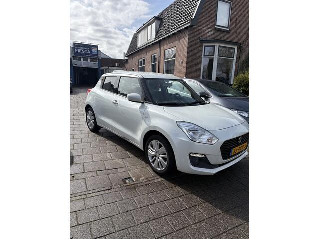 Suzuki SWIFT 1.2 Select incl. airco en verwarm. voorstoelen incl. Carplay en a.uitrijcamera