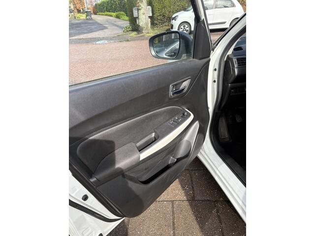 Suzuki SWIFT 1.2 Select incl. airco en verwarm. voorstoelen incl. Carplay en a.uitrijcamera