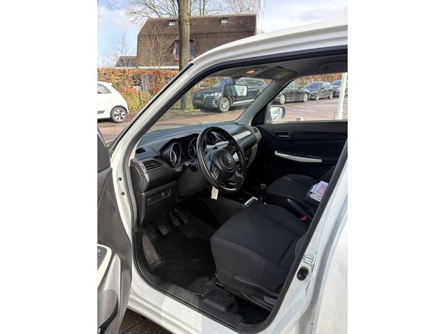 Suzuki SWIFT 1.2 Select incl. airco en verwarm. voorstoelen incl. Carplay en a.uitrijcamera