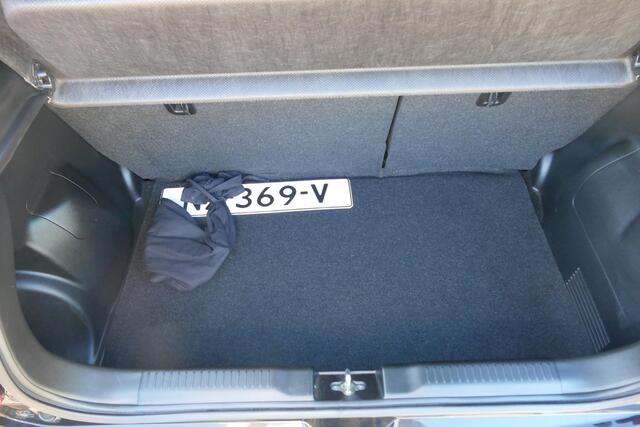 Suzuki SWIFT 1.0 Stijl Smart Hybrid | RIJKLAARPRIJS | TREKHAAK | NAVIGATIE |