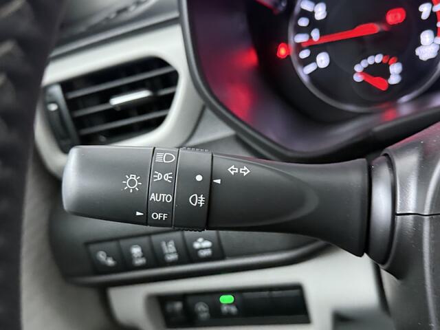 Suzuki SWIFT 1.2 Style Smart Hybrid