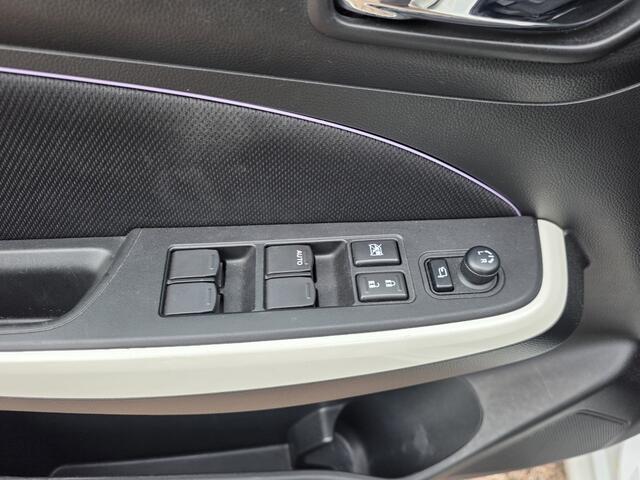 Suzuki SWIFT 1.2 Stijl navi, keyless, xenon, stoel verw, apple/andriod