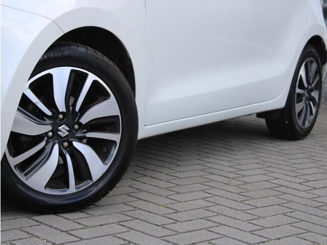 Suzuki SWIFT 1.2 Style Smart Hybrid Afneembare Trekhaak, Cruise en Climate Control, Carplay/Android Auto, Achteruitrijcamera