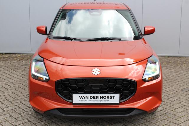 Suzuki SWIFT 1.2-83 pk MHEV Select Smart-Hybrid 5drs. Zeer betrouwbare en luxe wagen ! Slechts 15.000km ! Cruise Cntrl, LED verl., Airco, Navigatie, Stoelverwarm., Camera, Keyless entry & start, LM wielen, Metallic lak, Side- en lane assist etc.