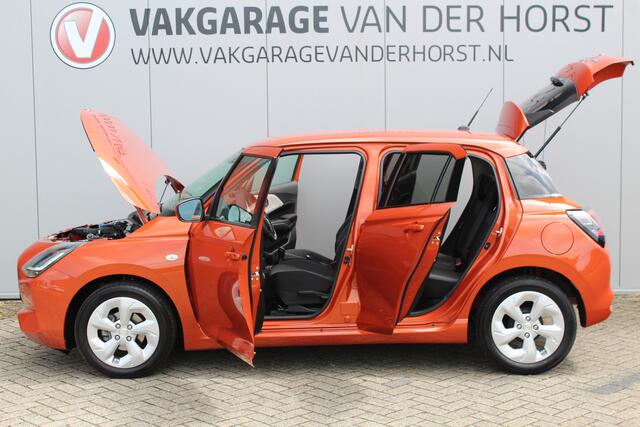 Suzuki SWIFT 1.2-83 pk MHEV Select Smart-Hybrid 5drs. Zeer betrouwbare en luxe wagen ! Slechts 15.000km ! Cruise Cntrl, LED verl., Airco, Navigatie, Stoelverwarm., Camera, Keyless entry & start, LM wielen, Metallic lak, Side- en lane assist etc.